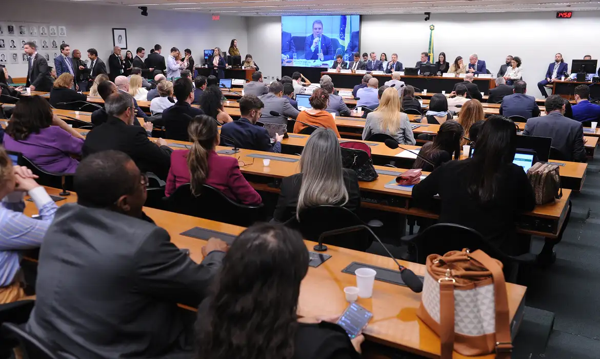 Câmara dos Deputados inicia análise da redução da maioridade penal para 16 anos