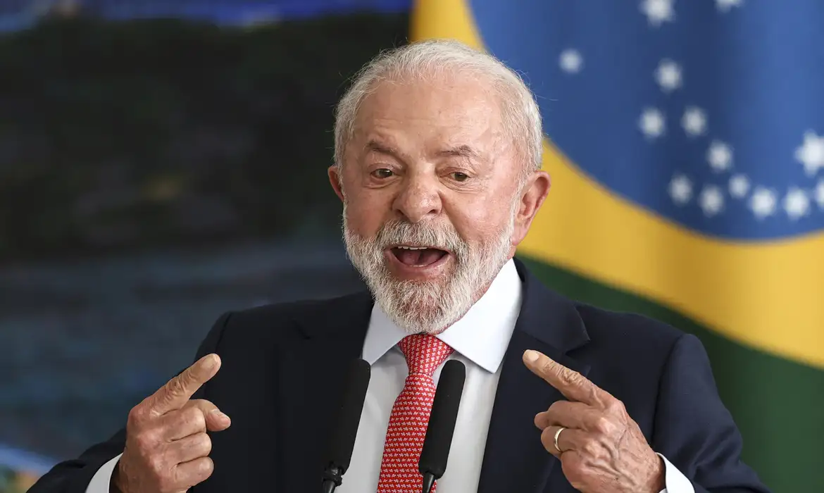 Lula critica revogação de visto de embaixadora e cobra respeito diplomático dos EUA