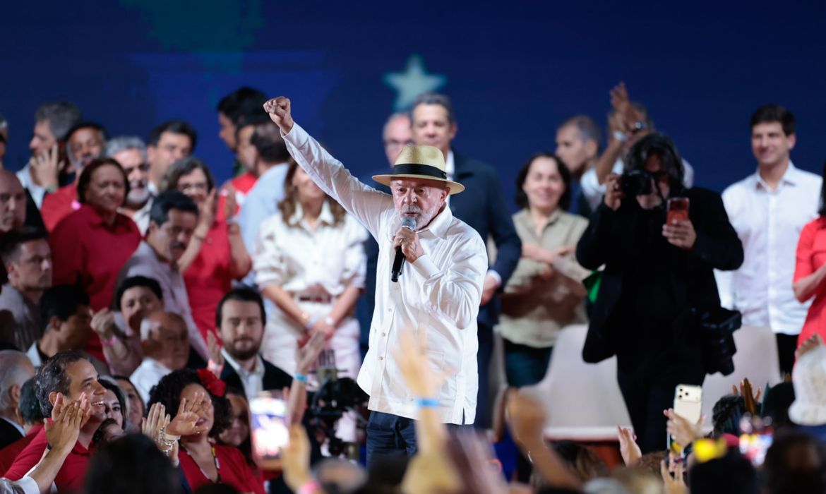 PT formaliza candidatura de Lula à reeleição em convenção nacional