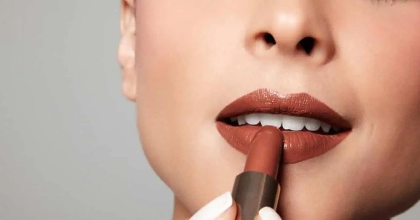 Batons que rejuvenescem: conheça as cinco cores ideais para brilhar na primavera