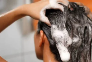 Como clarear o cabelo sem usar descolorante: entenda o papel dos shampoos