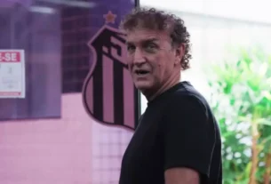 Cuca mantém comando no Santos após pressão e foca na reta final do Brasileirão