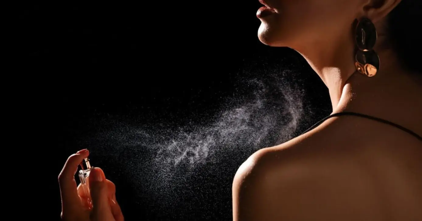 Perfumes dos anos 90 retornam ao mercado em 2026 e resgatam memória afetiva