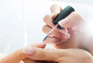 Primavera traz frescor às mãos com três cores de esmalte que são tendência