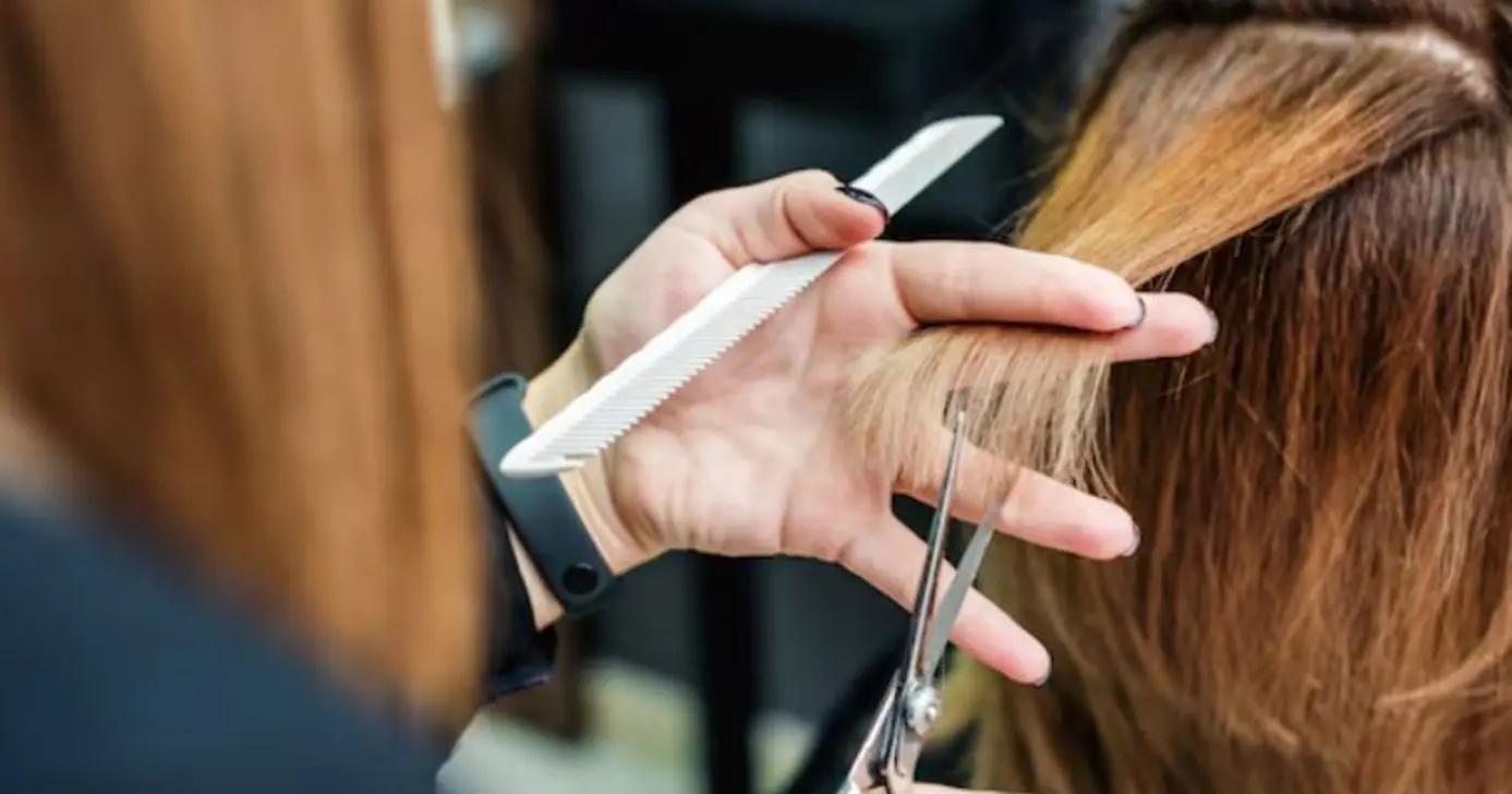 Três cortes de cabelo estratégicos para valorizar e afinar o rosto redondo